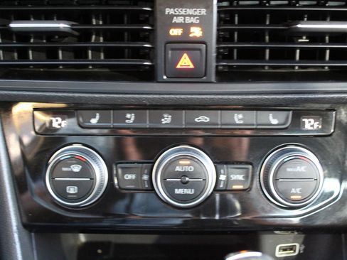 Used 2019 Volkswagen Jetta SEL Premium FWD image 21