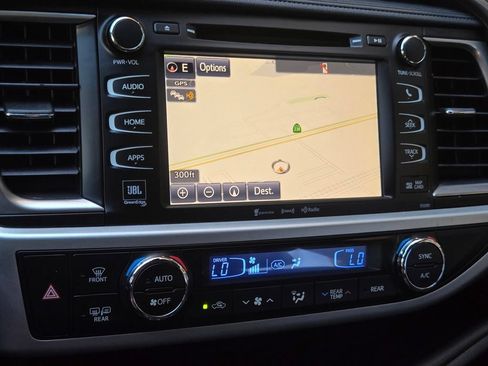 Used 2019 Toyota Highlander Limited AWD/4WD image 18