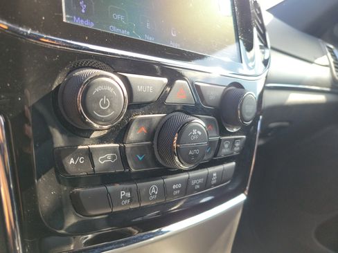 Used 2021 Jeep Grand Cherokee Limited image 27