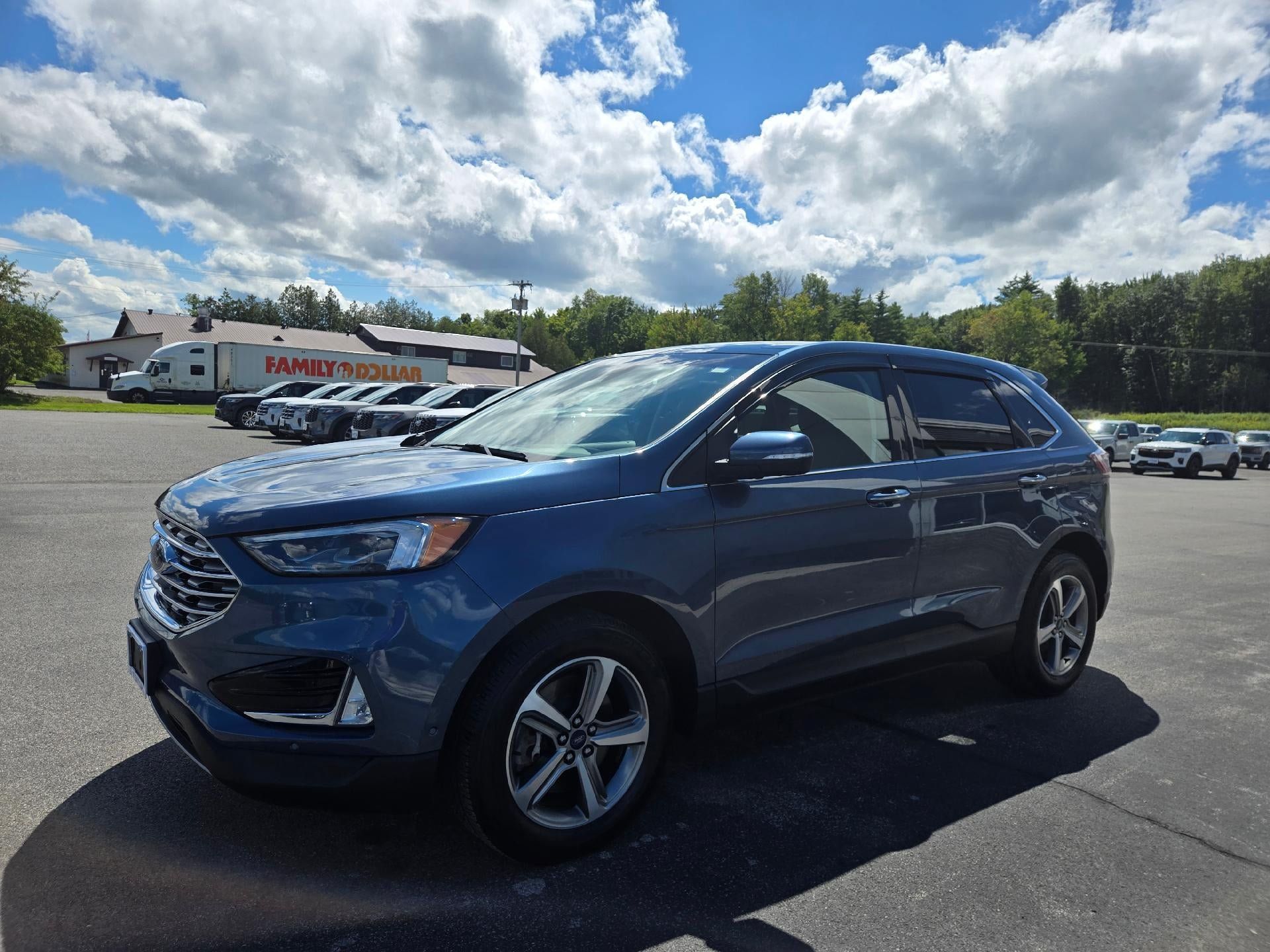 Used 2019 Ford Edge Titanium w/ Equipment Group 301A AWD/4WD image 4