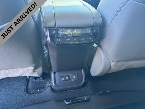 Used 2021 Toyota Highlander Platinum image 18
