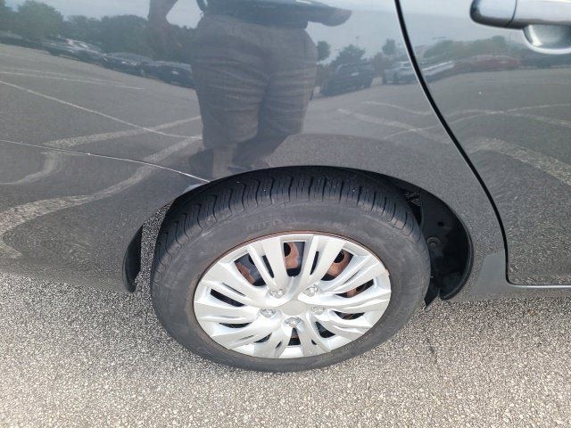 Used 2010 Toyota Yaris Sedan w/ Convenience Pkg FWD image 12