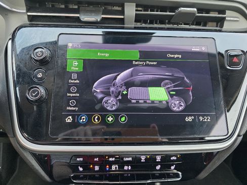 Used 2022 Chevrolet Bolt EUV LT w/ Comfort Package image 16