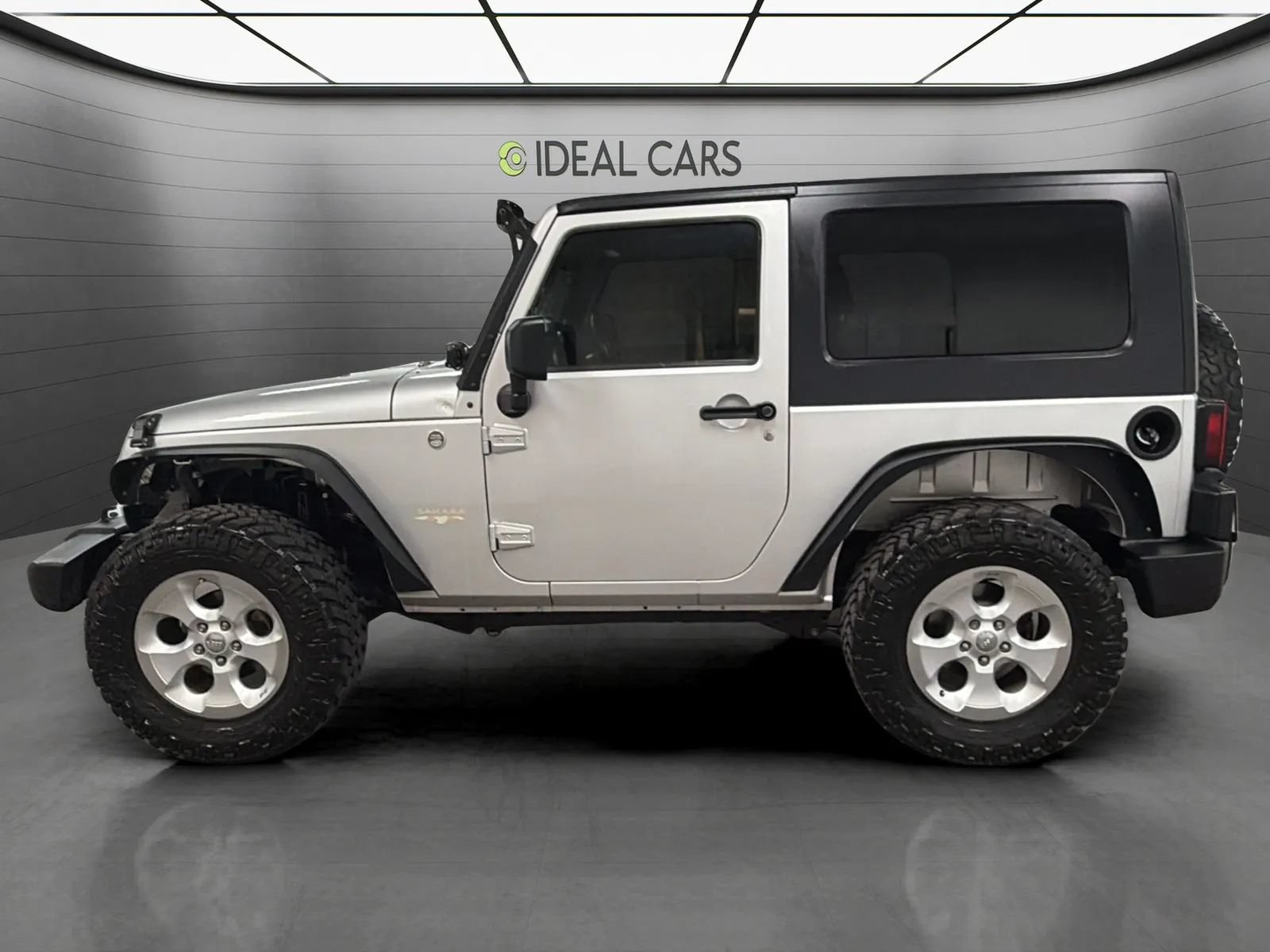 Used 2010 Jeep Wrangler Sahara w/ Dual Top Group AWD/4WD image 8