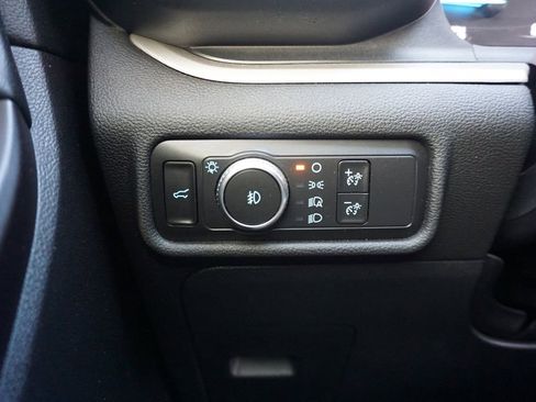 Used 2020 Ford Explorer XLT w/ Equipment Group 202A image 5