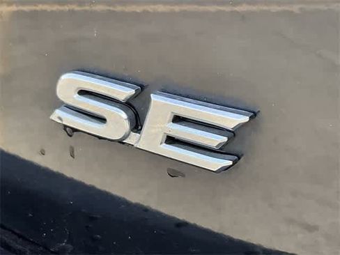 Used 2020 Toyota Camry SE image 11