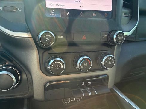 Used 2022 RAM 1500 Big Horn AWD/4WD image 42