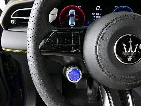 New 2025 Maserati Grecale GT image 12