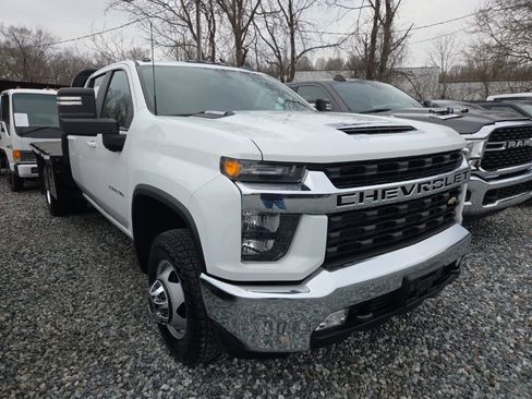 Used 2023 Chevrolet Silverado 3500 LT w/ Convenience Package image 2