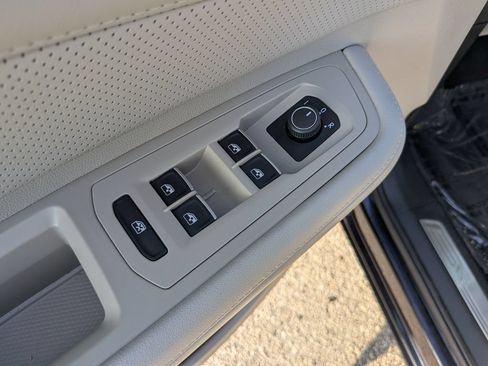 Certified 2024 Volkswagen Atlas SE FWD image 17