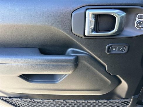 Used 2024 Jeep Gladiator Sport image 28