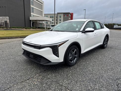 New 2025 Kia K4 LXS image 7