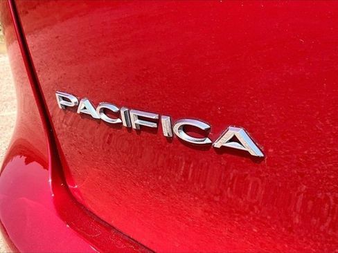 Used 2025 Chrysler Pacifica Select FWD image 24