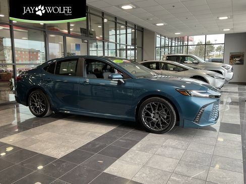 Certified 2025 Toyota Camry XSE image 1