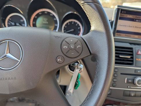 Used 2011 Mercedes-Benz C 300 Luxury image 21