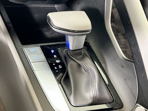 Used 2024 Hyundai Elantra SEL image 17