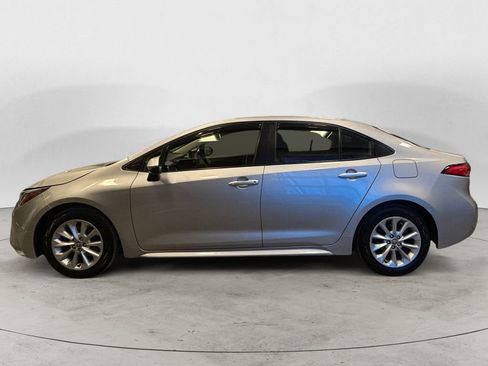 Used 2022 Toyota Corolla LE w/ LE Convenience Package image 2