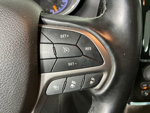 Used 2022 Jeep Grand Cherokee Limited w/ Trailer Tow Group IV image 18