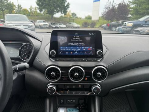 Used 2024 Nissan Sentra SV FWD image 9