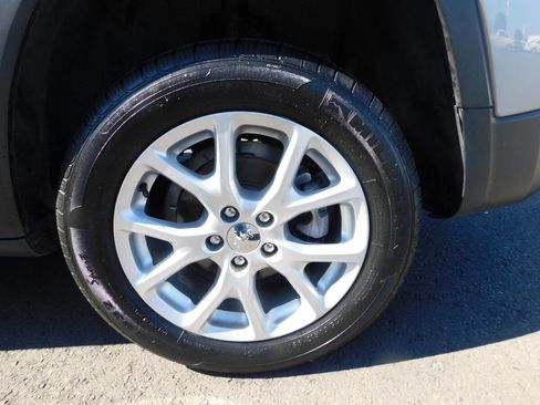 Used 2015 Jeep Cherokee Latitude image 23