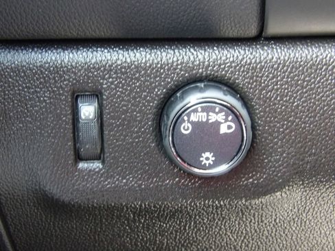 Used 2022 Chevrolet Colorado LT w/ Fleet Safety Package image 19