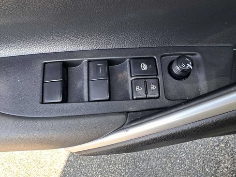 Used 2022 Toyota Corolla Cross XLE w/ Convenience Package AWD/4WD image 9