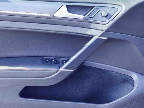 Used 2020 Volkswagen GTI SE image 11