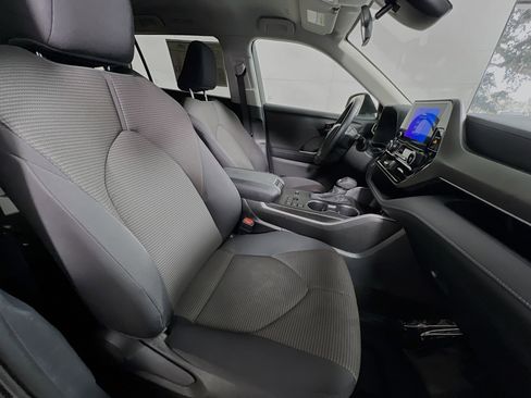 Used 2024 Toyota Highlander LE image 31