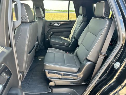 Used 2025 GMC Yukon Elevation w/ LPO, Elevation Black Package AWD/4WD image 23