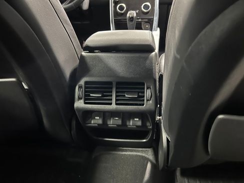 Used 2020 Land Rover Discovery Sport SE image 19