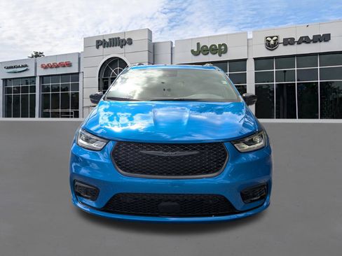 New 2026 Chrysler Pacifica Limited image 8