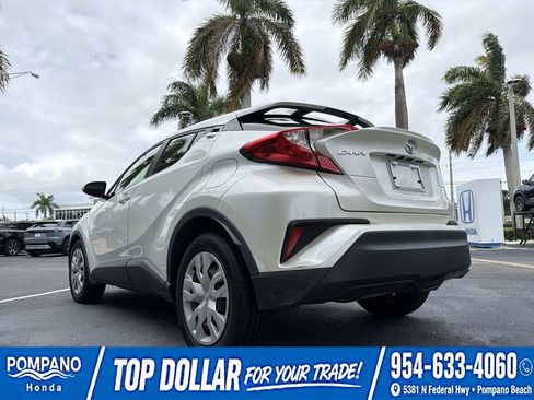 Used 2020 Toyota C-HR LE FWD image 21