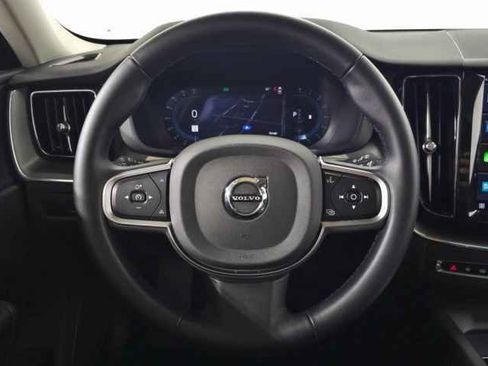 Certified 2025 Volvo XC60 B5 Core image 21