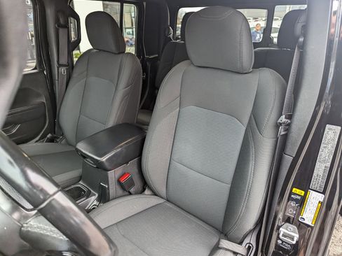 Used 2022 Jeep Gladiator Sport image 14