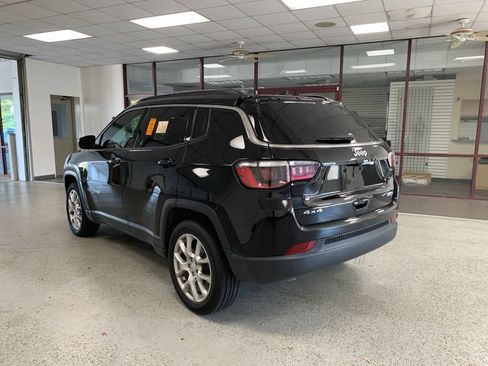 Used 2024 Jeep Compass Latitude w/ Sun and Sound Group AWD/4WD image 3