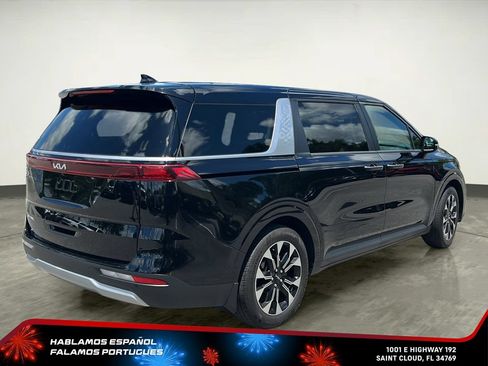 Used 2024 Kia Carnival EX FWD image 6