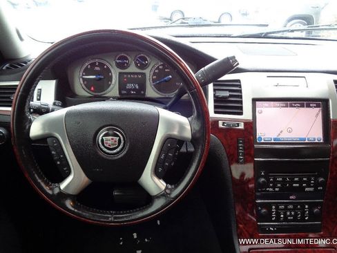 Used 2012 Cadillac Escalade Luxury image 9