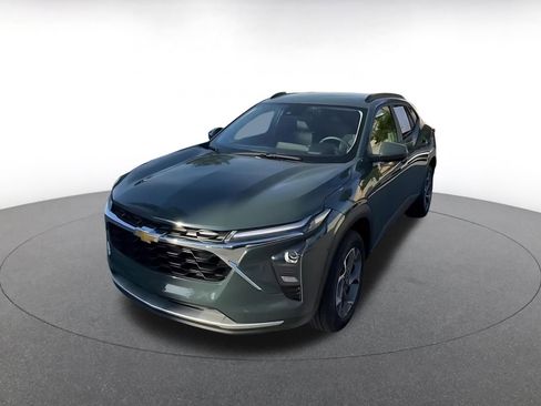 Used 2025 Chevrolet Trax LT image 7