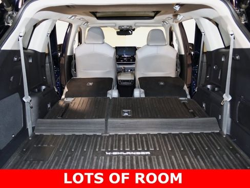 Used 2021 Toyota Highlander Platinum image 16