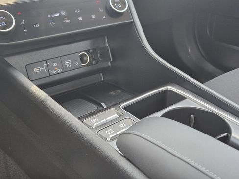Used 2024 Hyundai Sonata SEL w/ Convenience Package FWD image 9