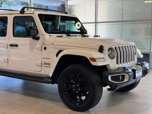 Used 2022 Jeep Wrangler Unlimited Sahara w/ Cold Weather Group AWD/4WD image 5
