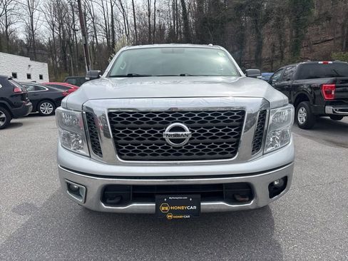 Used 2018 Nissan Titan SV image 2