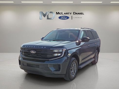 New 2026 Ford Expedition Active image 2