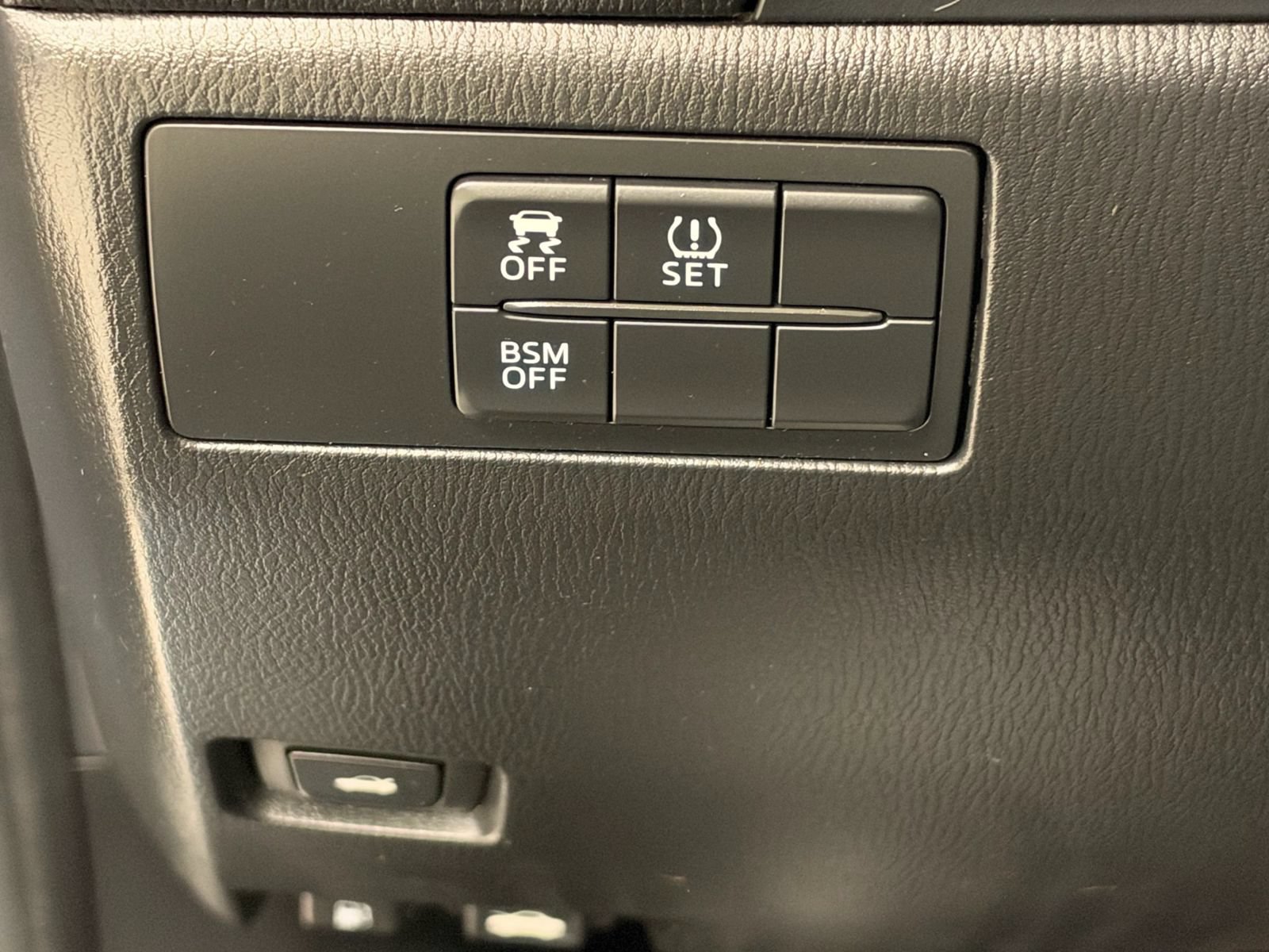 Used 2014 MAZDA MAZDA3 i Grand Touring FWD image 25