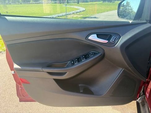 Used 2017 Ford Focus SE w/ Cold Weather Package FWD image 15