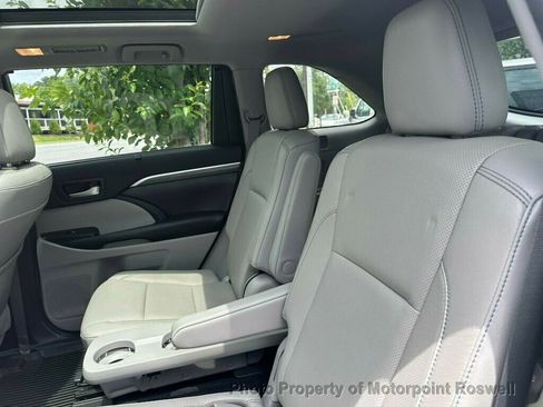 Used 2019 Toyota Highlander Limited Platinum AWD/4WD image 21