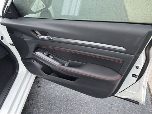 Used 2023 Nissan Altima 2.5 SR FWD image 15