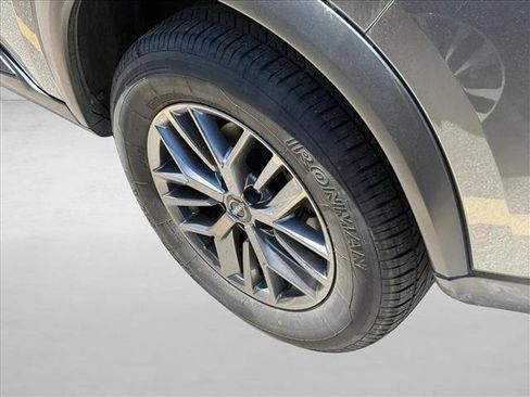 Used 2023 Nissan Rogue S AWD/4WD image 11