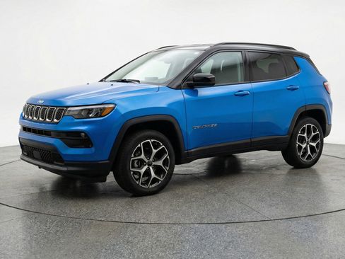 Used 2025 Jeep Compass Limited image 3
