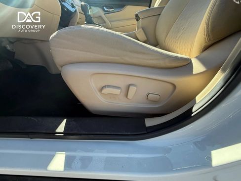 Used 2020 Nissan Rogue SV AWD/4WD image 17
